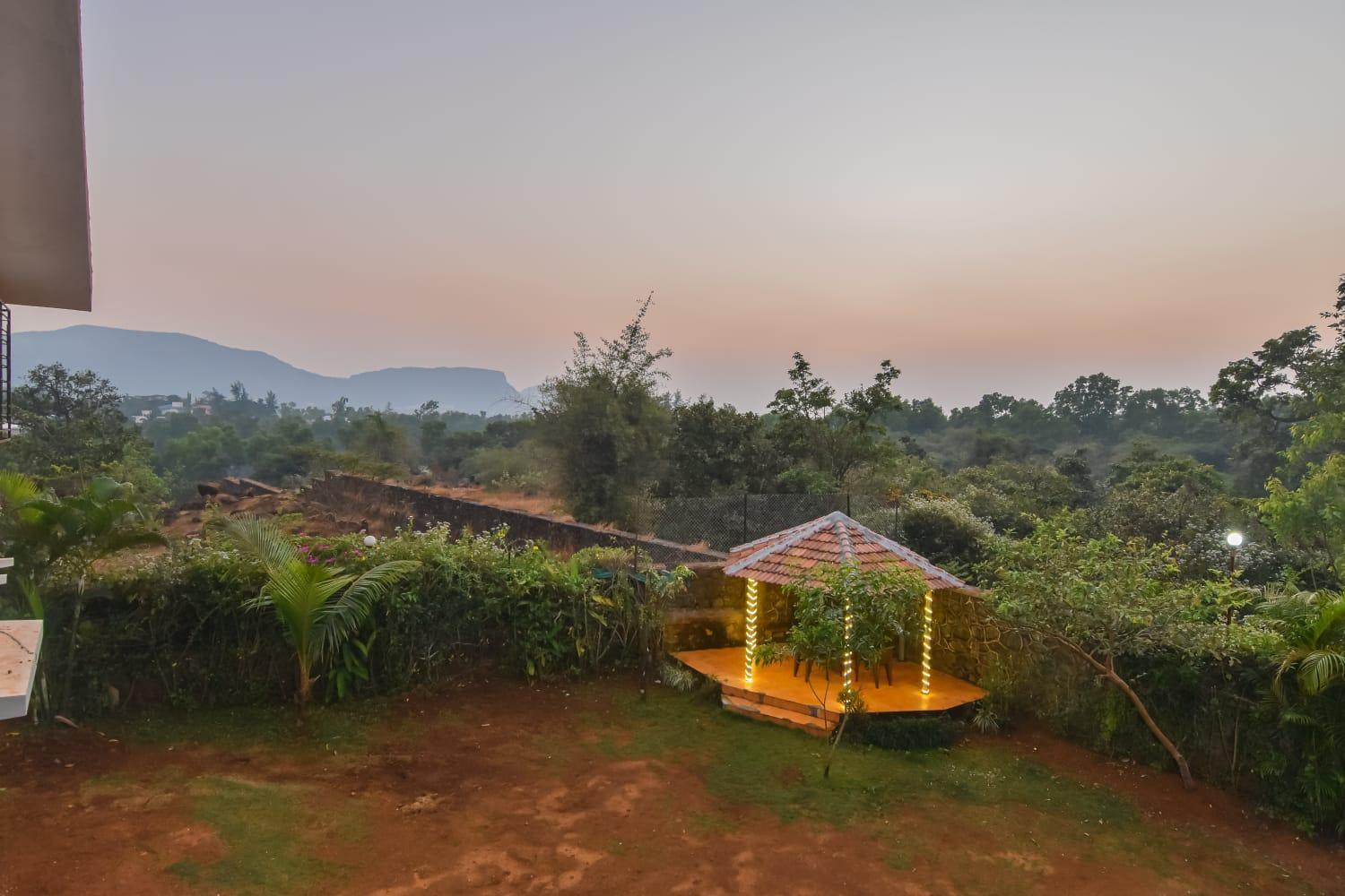 Nature Villa, Dukes Den Khandala エクステリア 写真